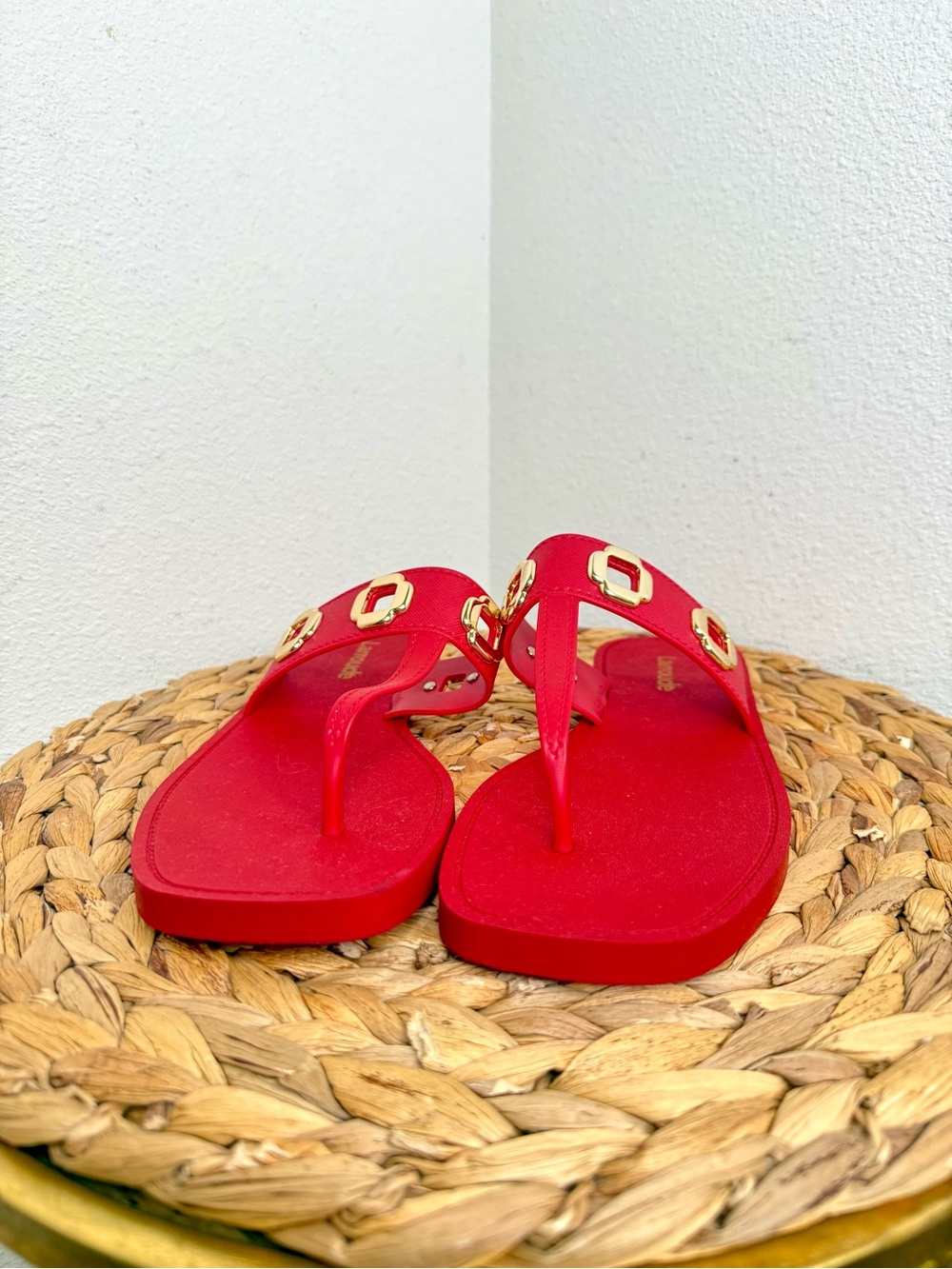 NWT Larroude’ Milan Jelly Grommet Thong Red Sandal Gold Buckle Logo Nordstrom - Picture 3 of 7